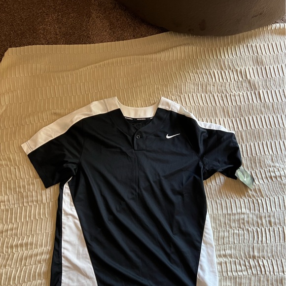 Nike Other - Nike baseball shirt with tags, black and white